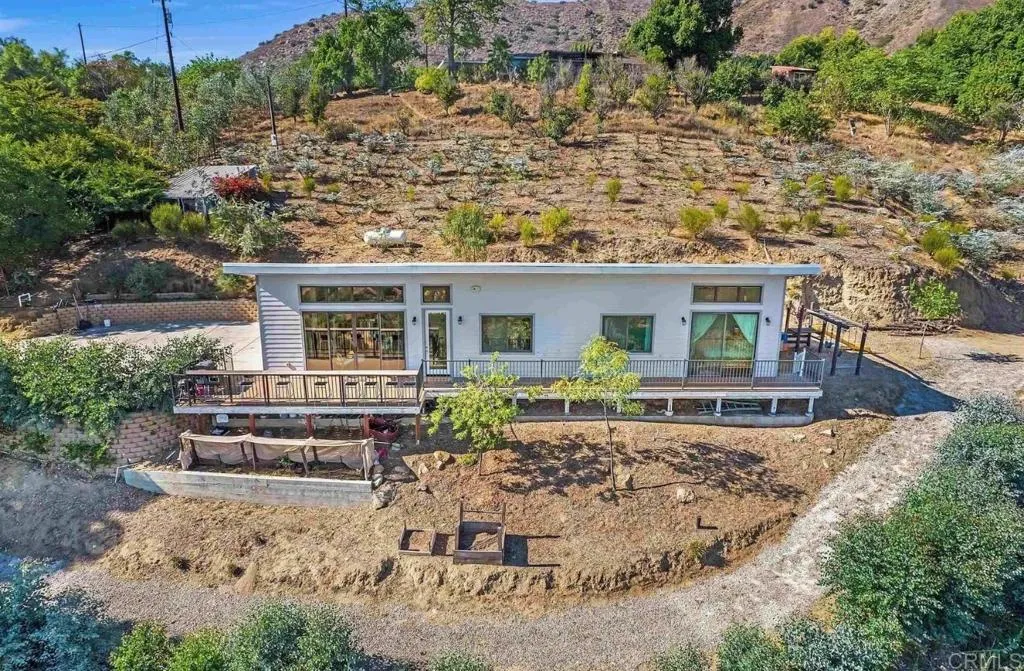 https://cdn.realtyfeed.com/cdn/127/306733109/6d3aeb53dd87bc817307d407ac831c57.webp