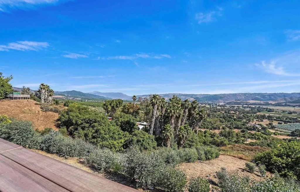 https://cdn.realtyfeed.com/cdn/127/306733109/a9f2a131273ef994870a68e947b10686.webp