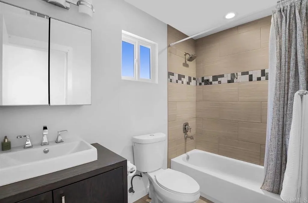 https://cdn.realtyfeed.com/cdn/127/306733109/ca442fecc08eccdc5e43c8f40a298b0d.webp
