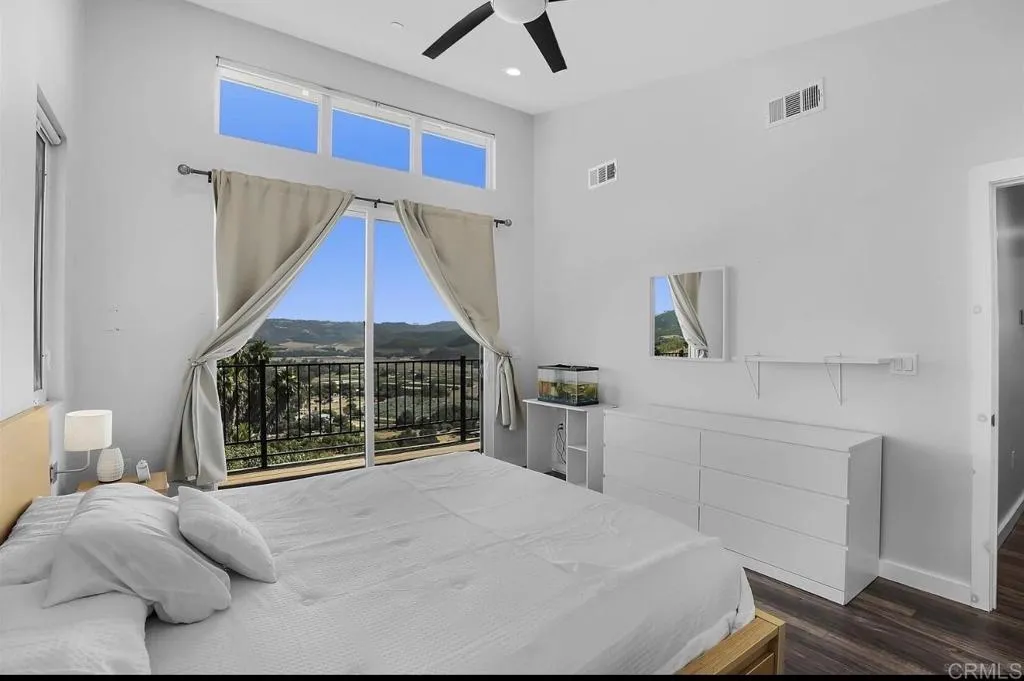 https://cdn.realtyfeed.com/cdn/127/306733109/d2f301669f7bafade864534c9cc05f69.webp