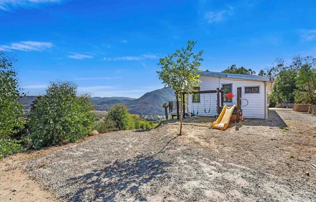 https://cdn.realtyfeed.com/cdn/127/306733109/fcdf51174ac2f4c80c335df21a48d6c3.webp