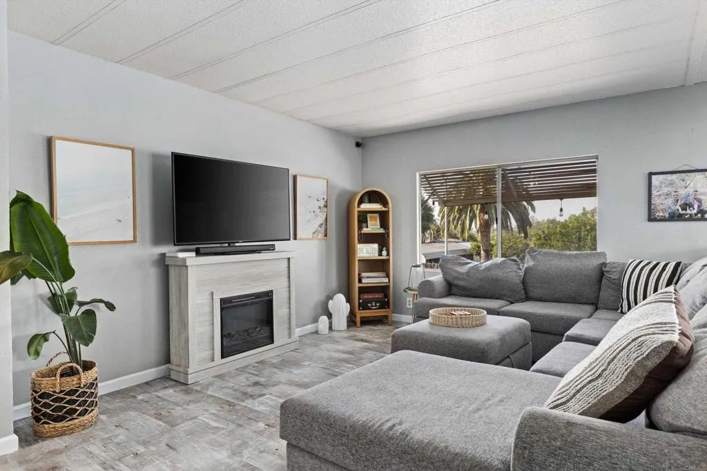 https://cdn.realtyfeed.com/cdn/127/306733114/0651ea1c29265e3bbe41a6f1f273b7a0.webp