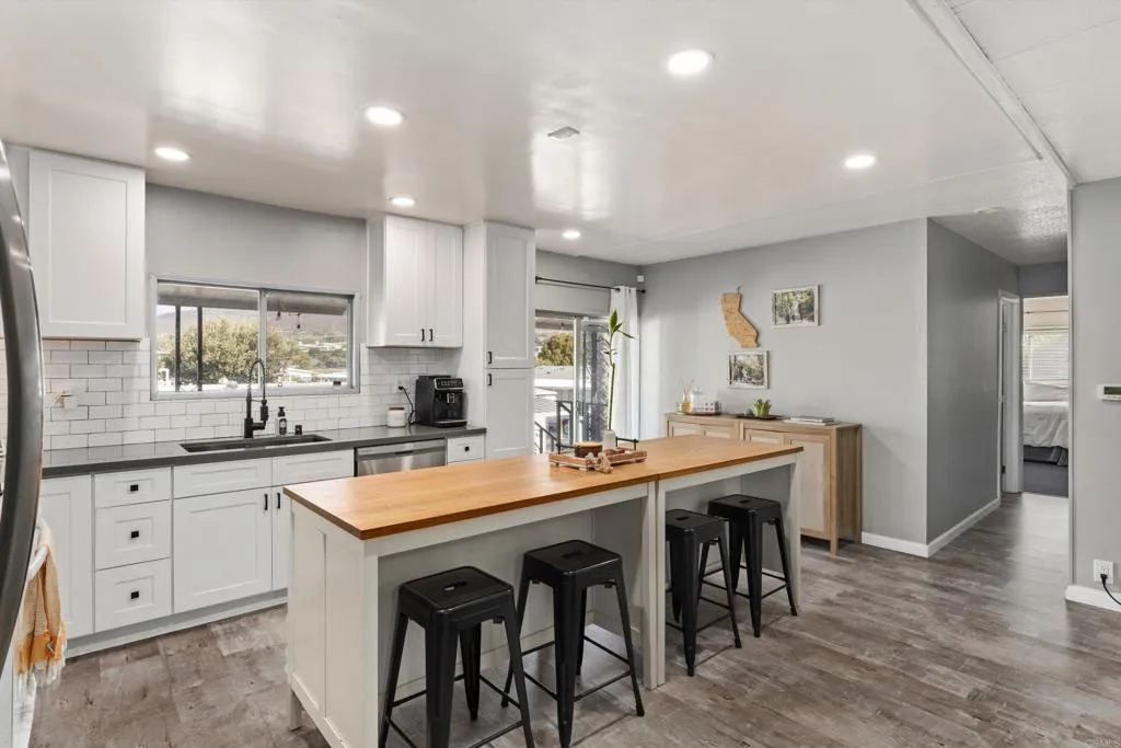 https://cdn.realtyfeed.com/cdn/127/306733114/17822434140452b86617bf19ce028fae.webp