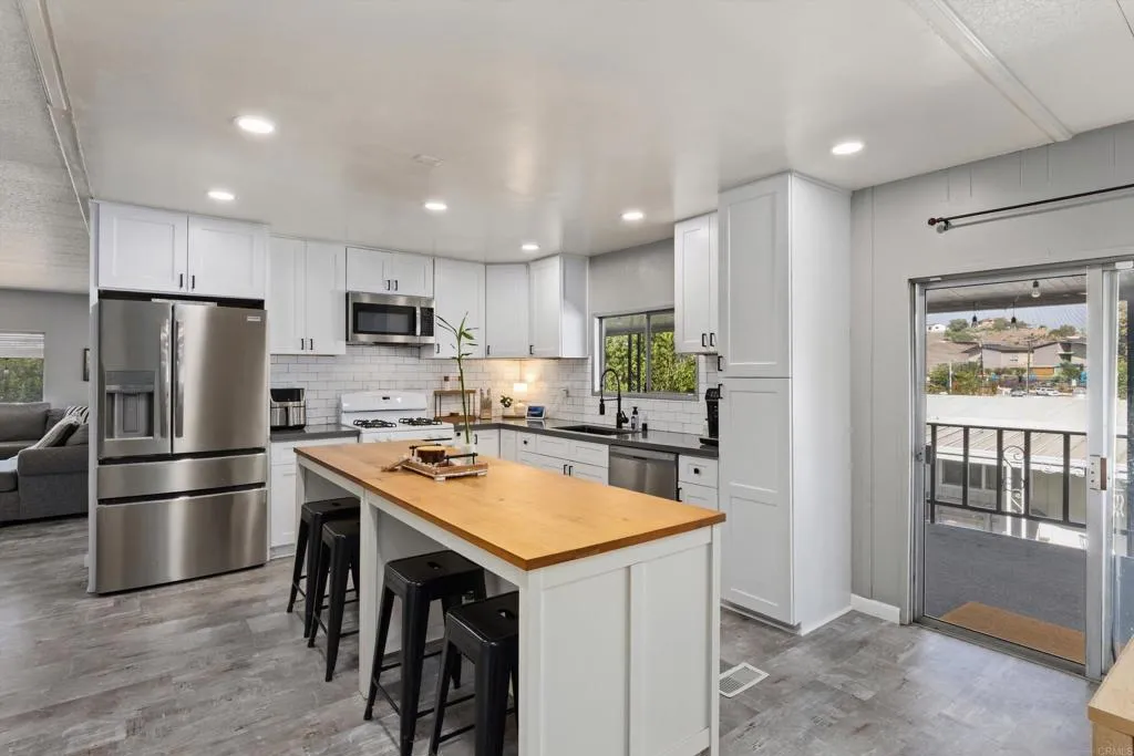 https://cdn.realtyfeed.com/cdn/127/306733114/2c471ed55d2d0fa1bf571f4f64dfe90f.webp