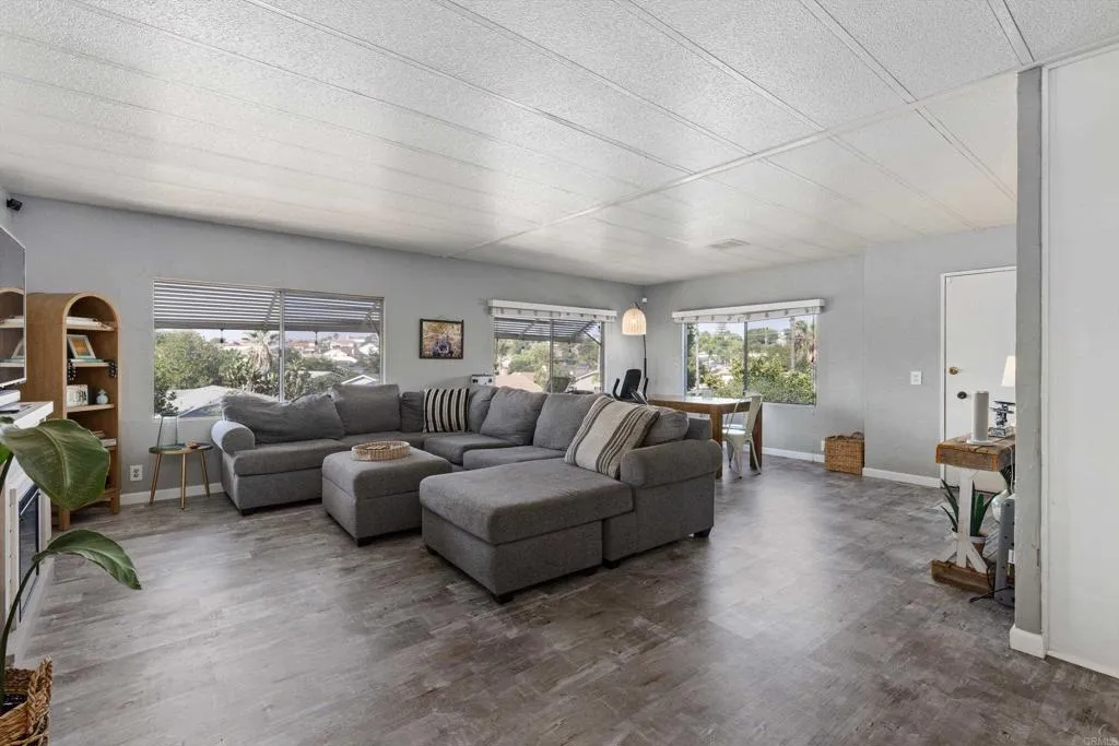 https://cdn.realtyfeed.com/cdn/127/306733114/7c3cdd668b50375c838966c3cf6674f1.webp