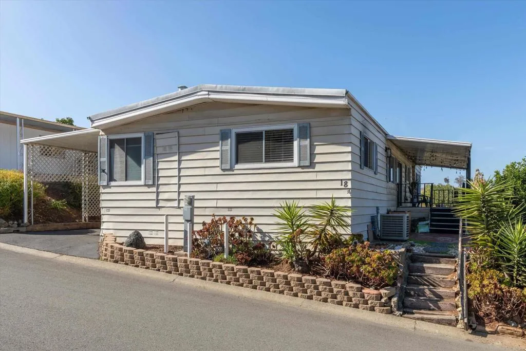 https://cdn.realtyfeed.com/cdn/127/306733114/a8f818afb9162aa0c3e511011fbc1d35.webp