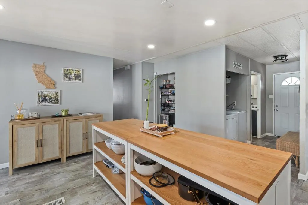 https://cdn.realtyfeed.com/cdn/127/306733114/a950be34e76fb98e8d19adbfa7e468e9.webp
