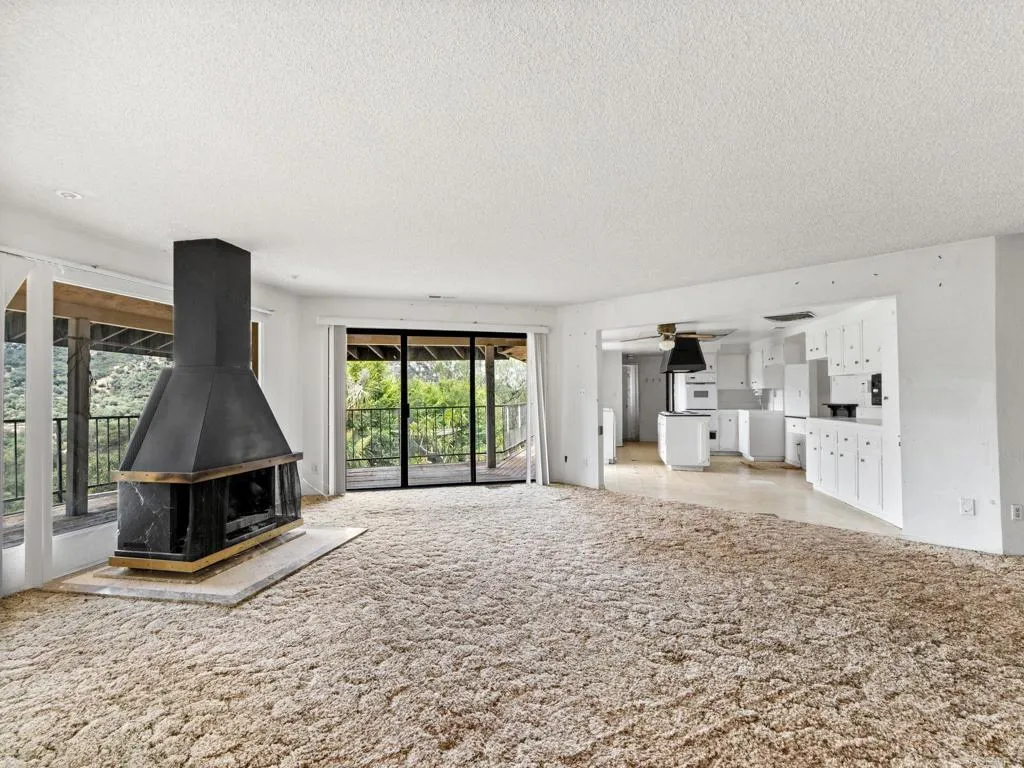 https://cdn.realtyfeed.com/cdn/127/306733142/0b9d1c63bcc700517eb27c879521bc21.webp