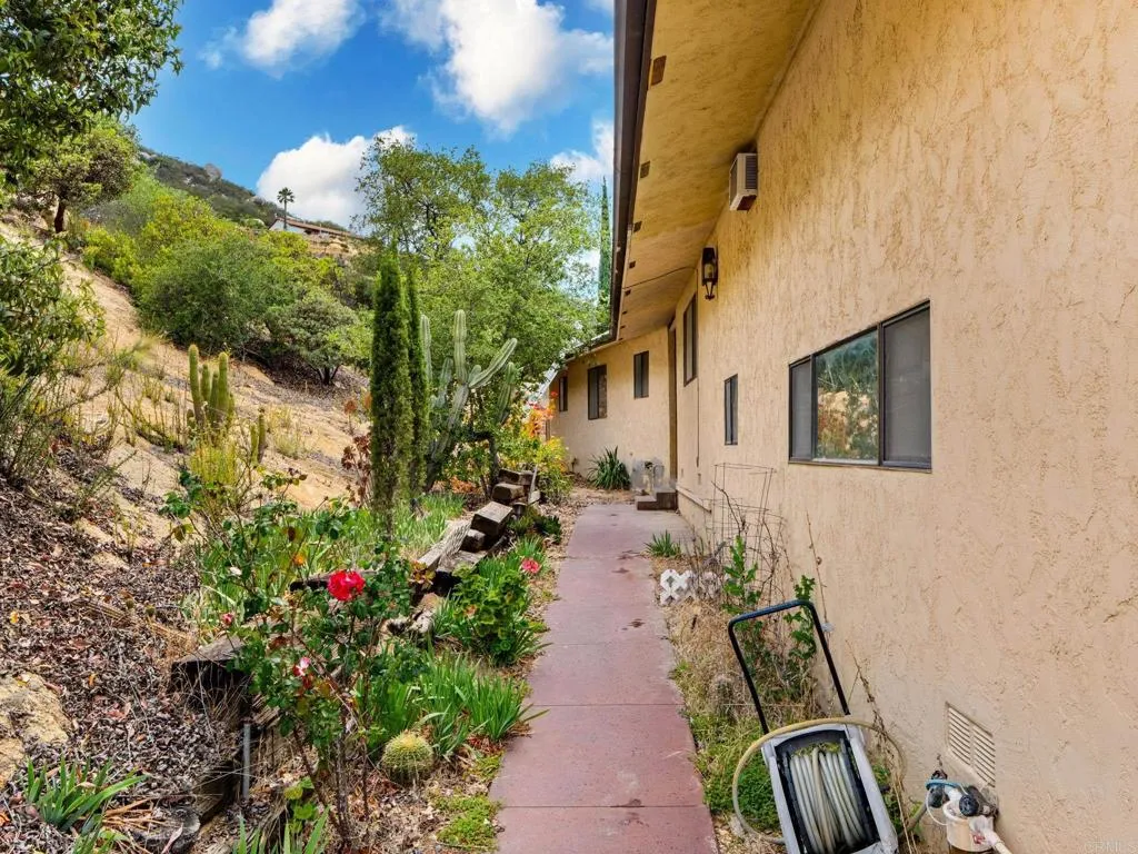 https://cdn.realtyfeed.com/cdn/127/306733142/44b8b51d009bdc2f50d17762d8f21832.webp