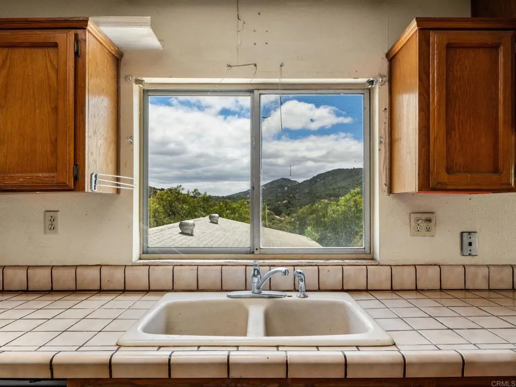 https://cdn.realtyfeed.com/cdn/127/306733142/53f6b39eed4015427fce7ece7acfb96a.webp