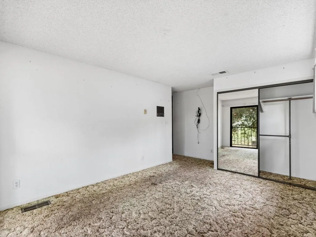 https://cdn.realtyfeed.com/cdn/127/306733142/8d297b60f38d17f344d69dba376958b2.webp