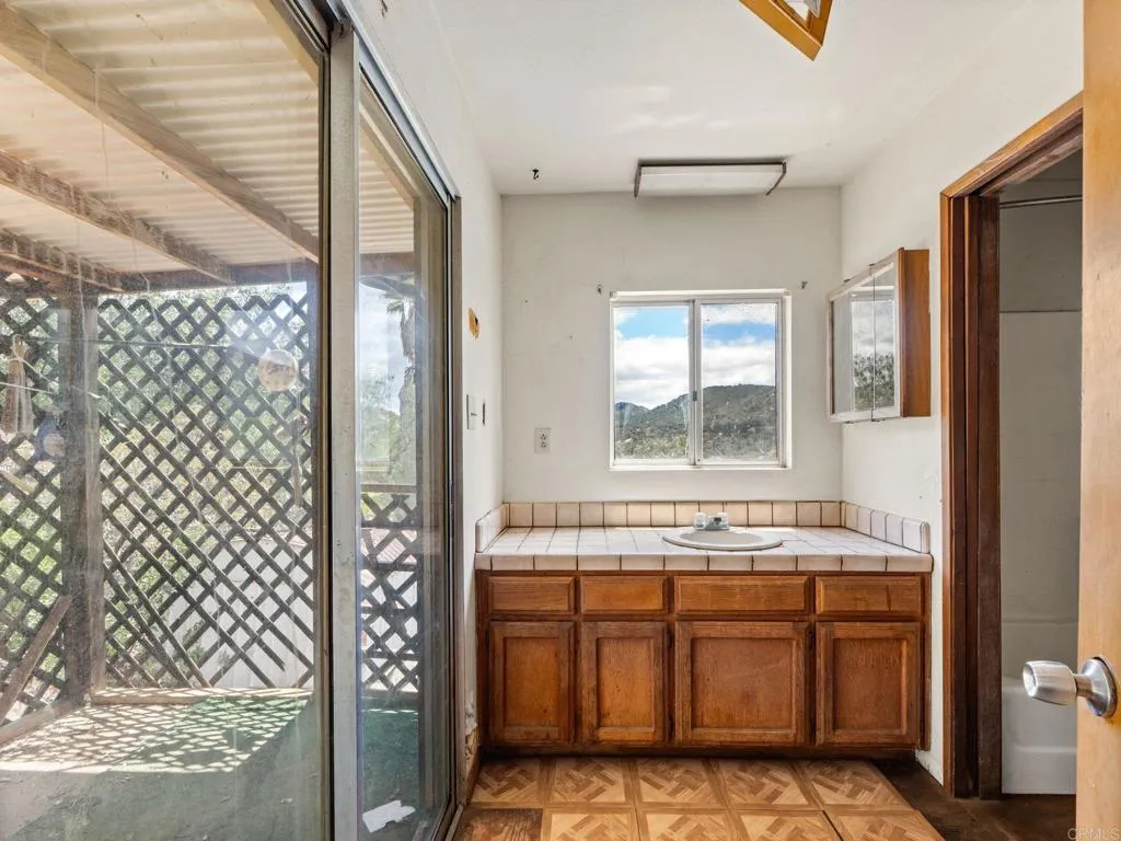 https://cdn.realtyfeed.com/cdn/127/306733142/a326d3bd335945f0904c9d044699124e.webp