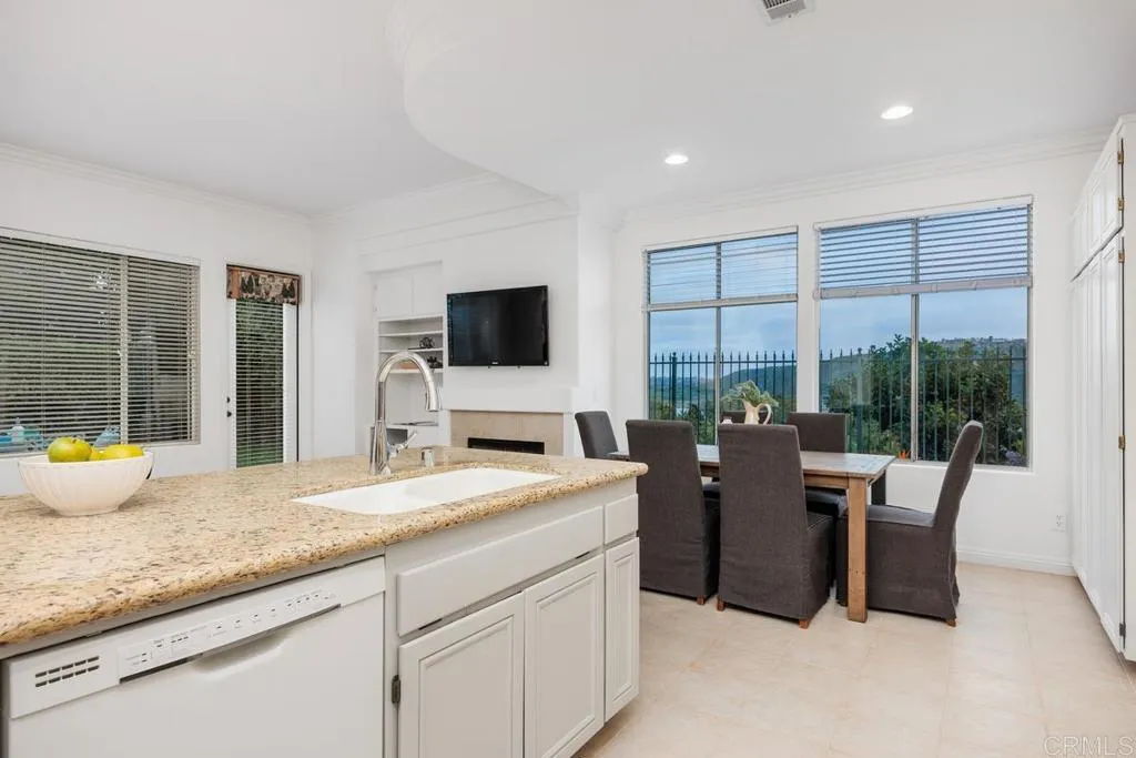 https://cdn.realtyfeed.com/cdn/127/306733172/dce64eb0cd2a50c30d50697620bc431e.webp