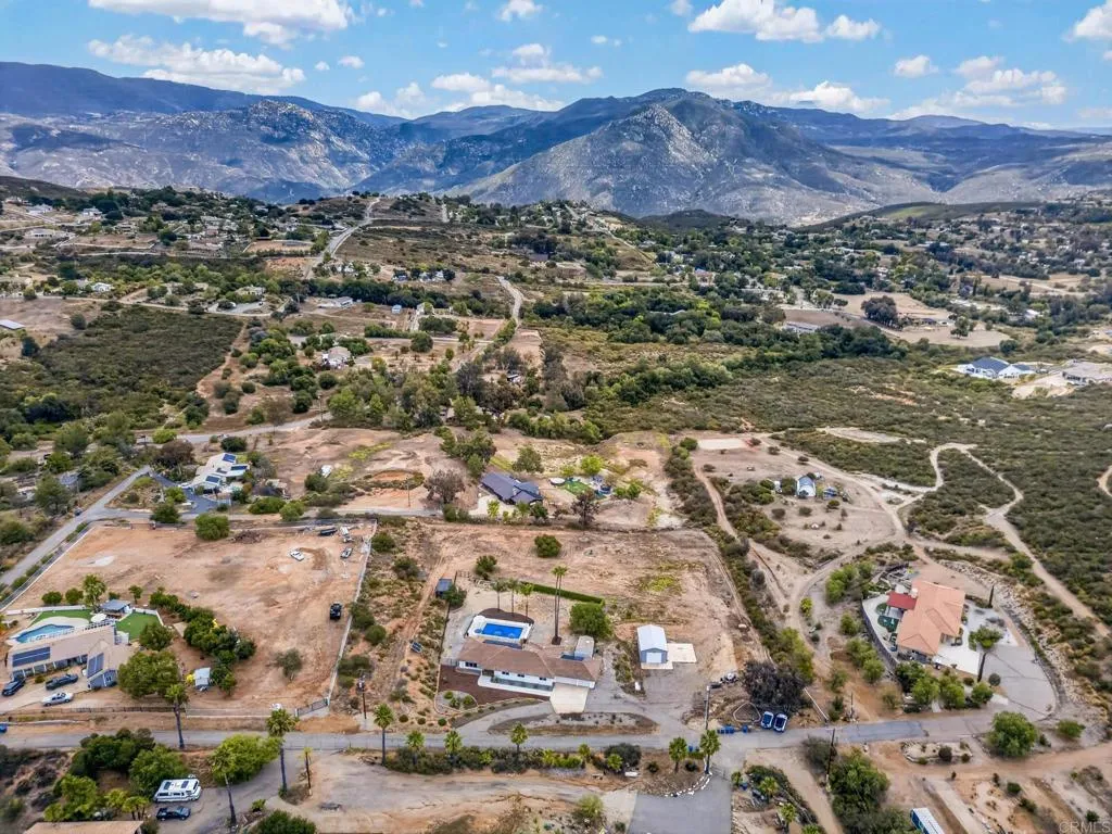 https://cdn.realtyfeed.com/cdn/127/306733182/0d8973f9b335ab225506a8a353cbcf2e.webp
