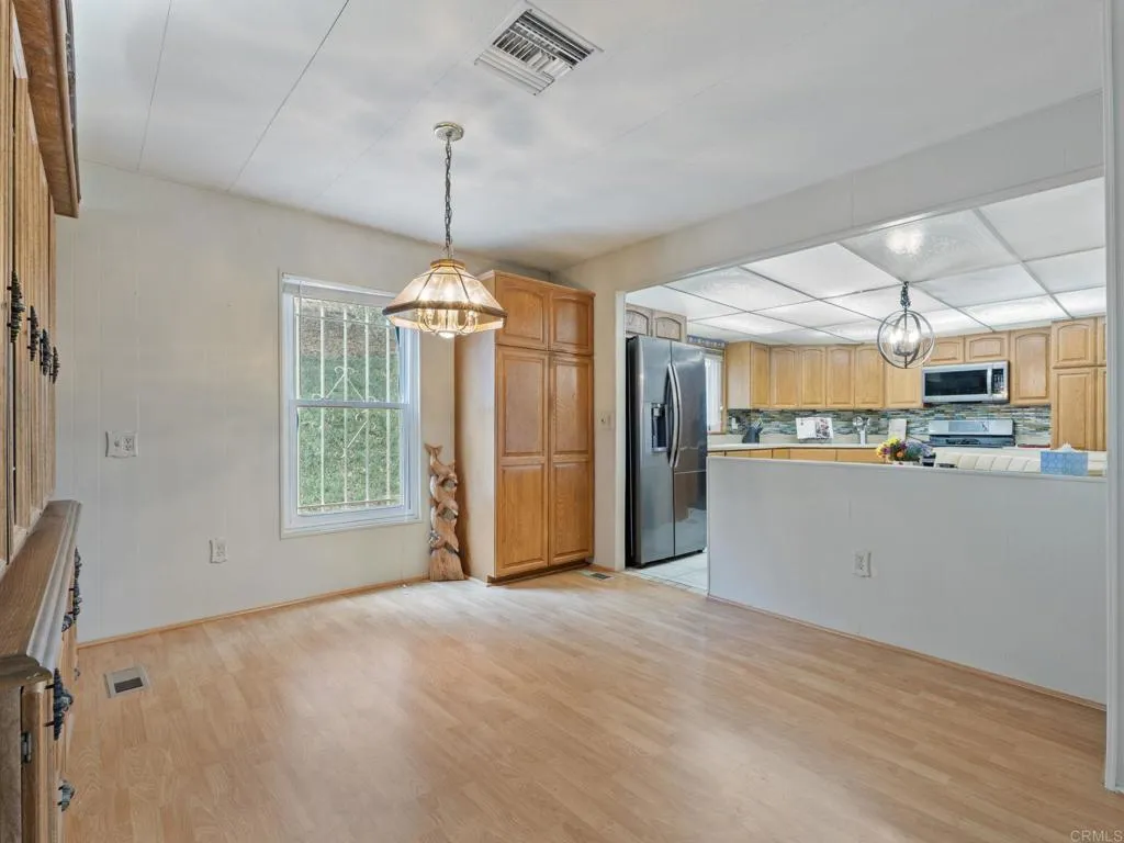 https://cdn.realtyfeed.com/cdn/127/306733185/133e35d5b53d3b590f5c662c2c96b78b.webp