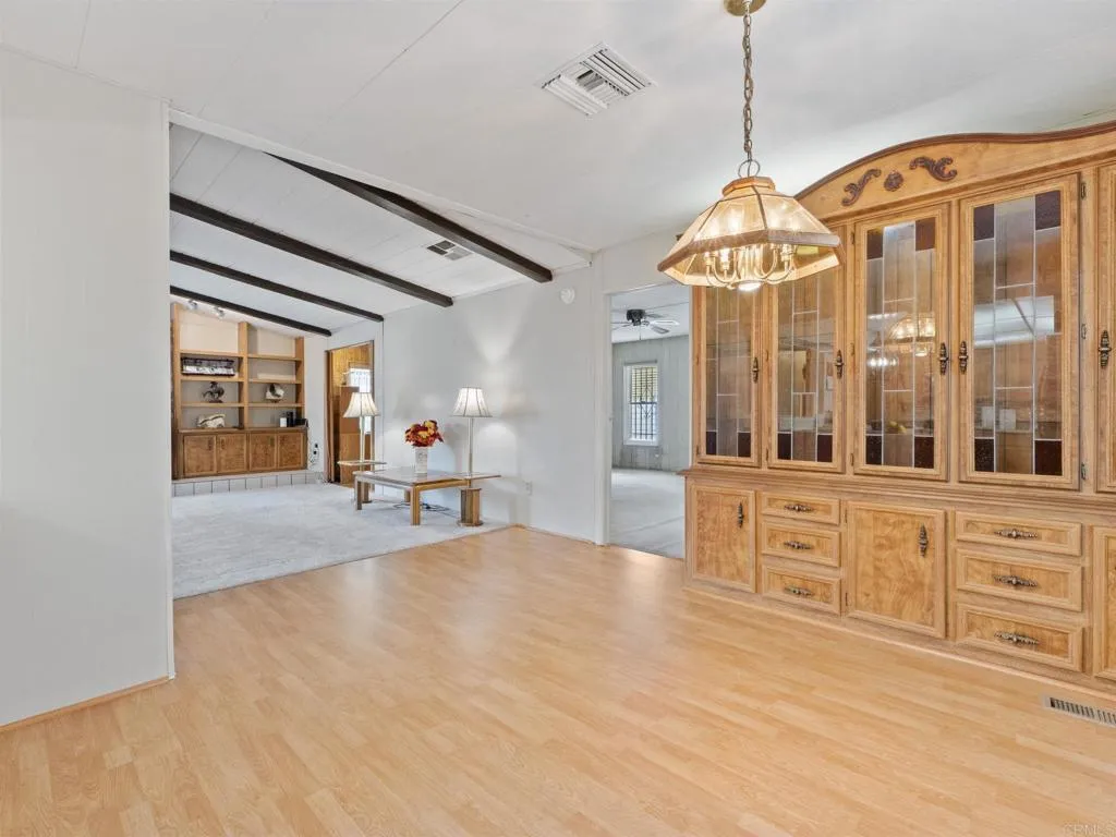 https://cdn.realtyfeed.com/cdn/127/306733185/1bfd66389b54d6dd954bf9440d7d57e3.webp