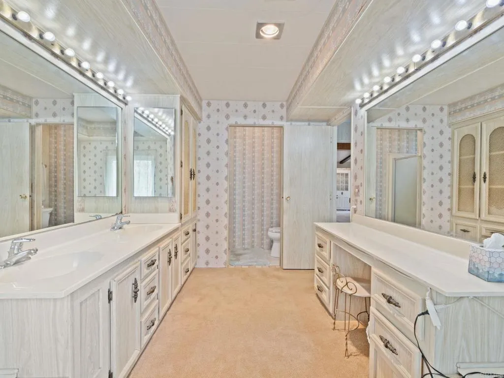 https://cdn.realtyfeed.com/cdn/127/306733185/8c1c99bebae764d5c63f71fcf51404ad.webp