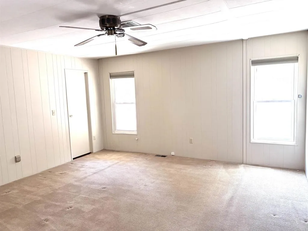 https://cdn.realtyfeed.com/cdn/127/306733185/ede888d85b868cf9e5a2e636209931a2.webp