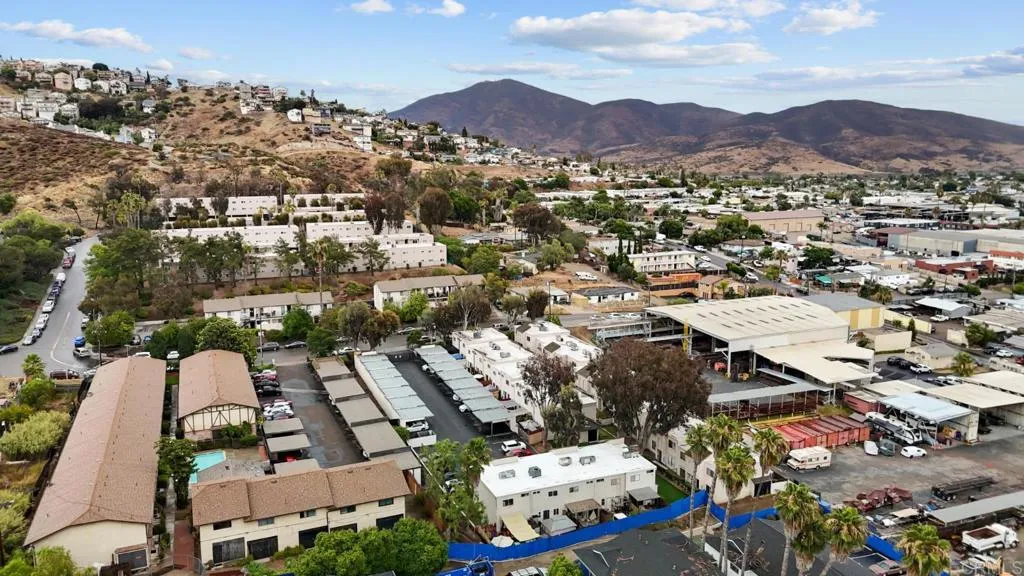 https://cdn.realtyfeed.com/cdn/127/306733221/1477a5f933637bdd07313a76f024ea00.webp
