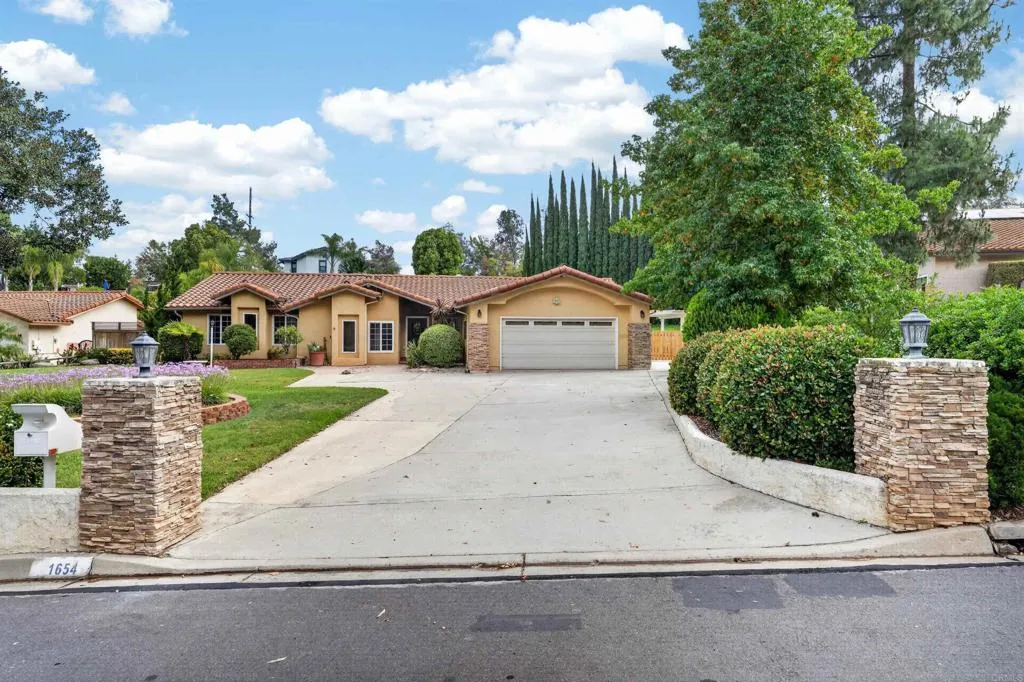 https://cdn.realtyfeed.com/cdn/127/306733227/322112334a6d65ca4c1490b580a928b8.webp