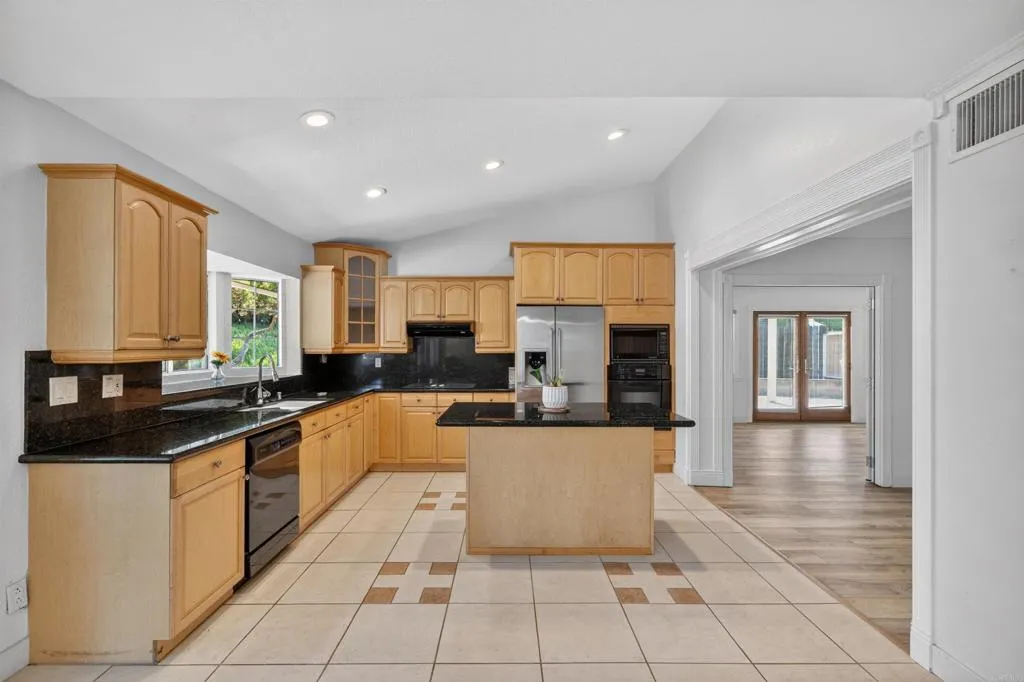 https://cdn.realtyfeed.com/cdn/127/306733227/37797837425f655f700ee16ecdc0f091.webp