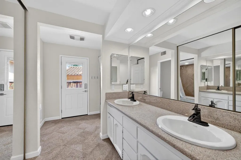 https://cdn.realtyfeed.com/cdn/127/306733227/c241cca75ea5b1f6c867594348917cd1.webp