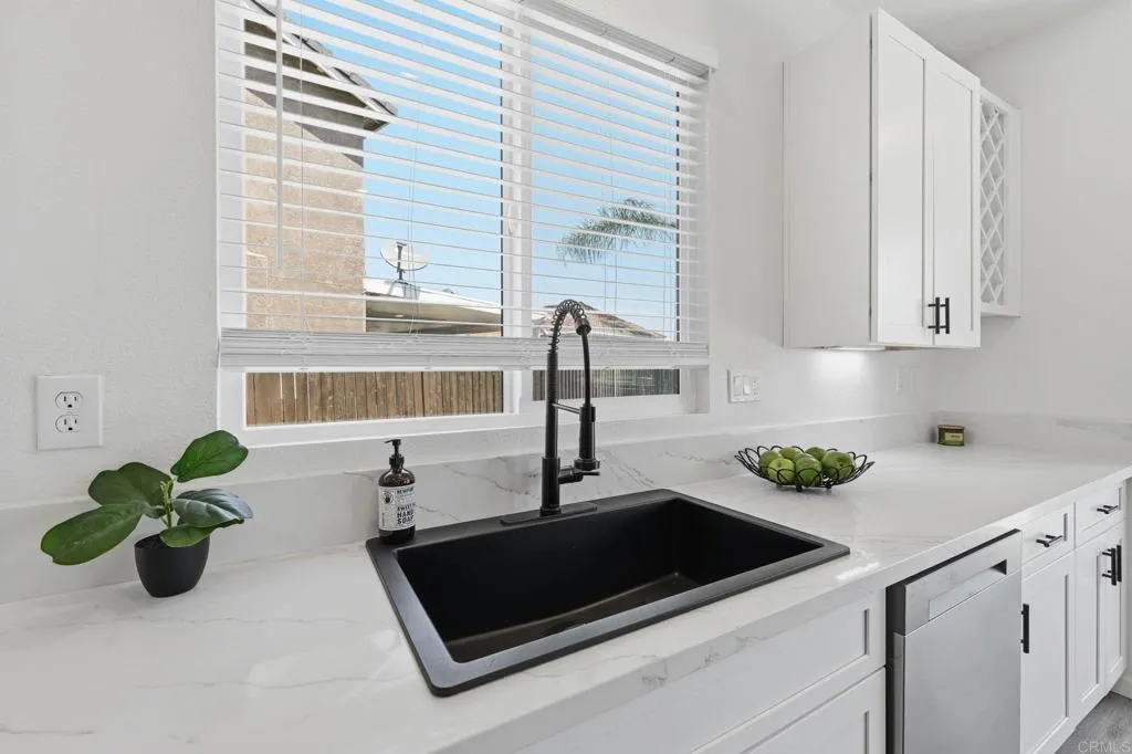 https://cdn.realtyfeed.com/cdn/127/306733276/1df1b3982a1de4f1e8b2d2017c53a289.webp