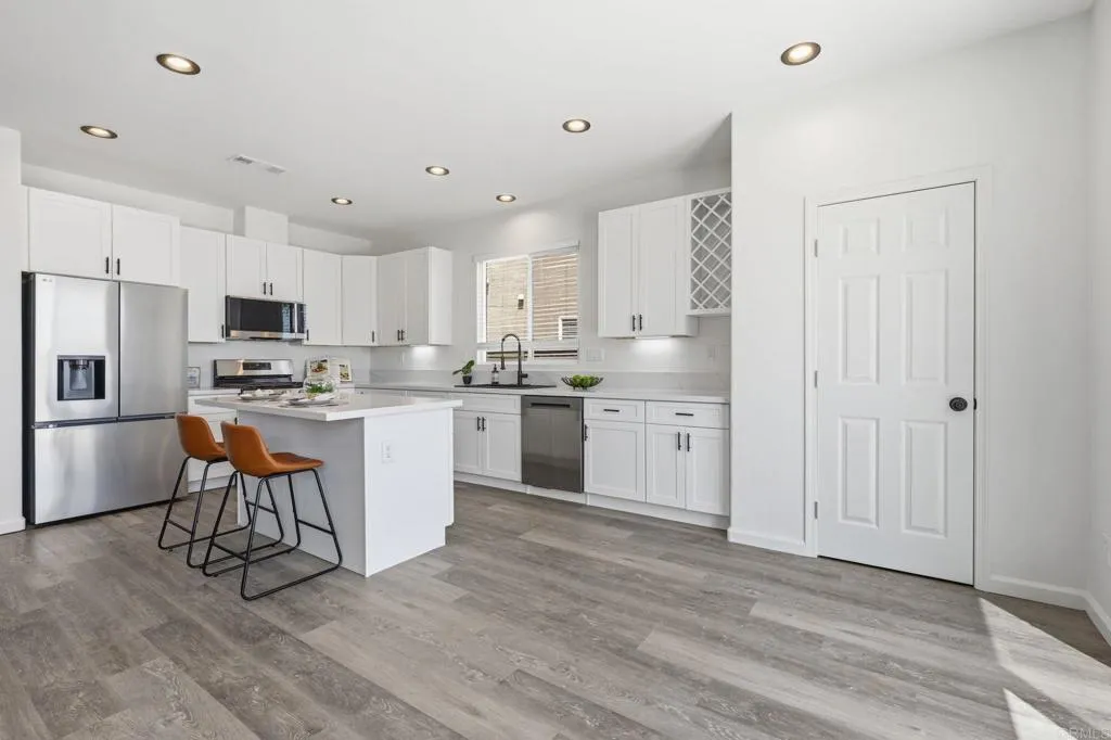 https://cdn.realtyfeed.com/cdn/127/306733276/7d737da14a5d28140cc09391f960bc94.webp