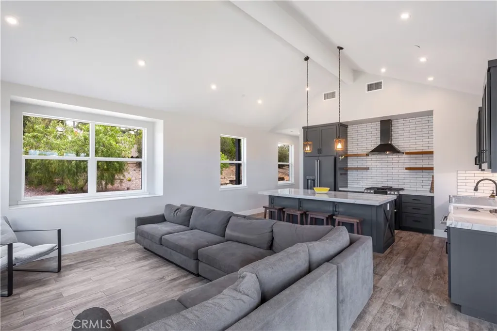 https://cdn.realtyfeed.com/cdn/127/306733277/2ecba6941de3ca2be8b5e1f38059065e.webp