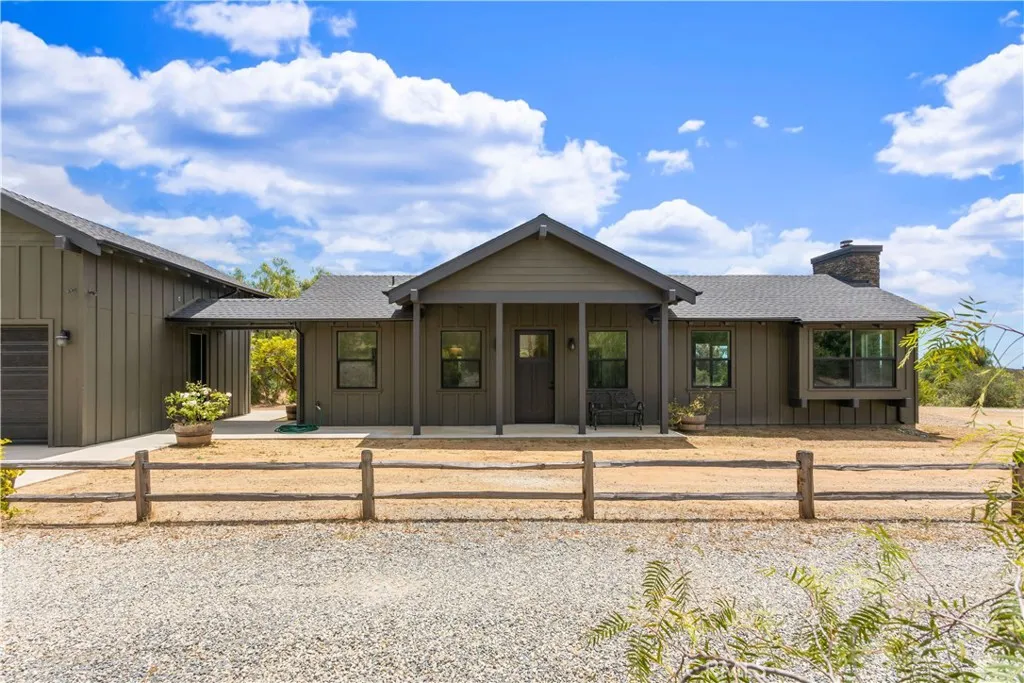 https://cdn.realtyfeed.com/cdn/127/306733277/cd3e7a2e97f20edb01a6f9d3337dba36.webp