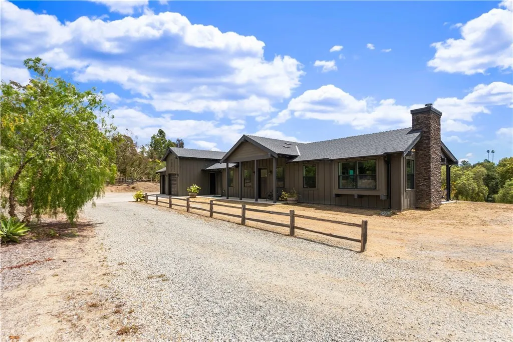 https://cdn.realtyfeed.com/cdn/127/306733277/e9dadd1a5303170d3cfbdb974ef9c016.webp