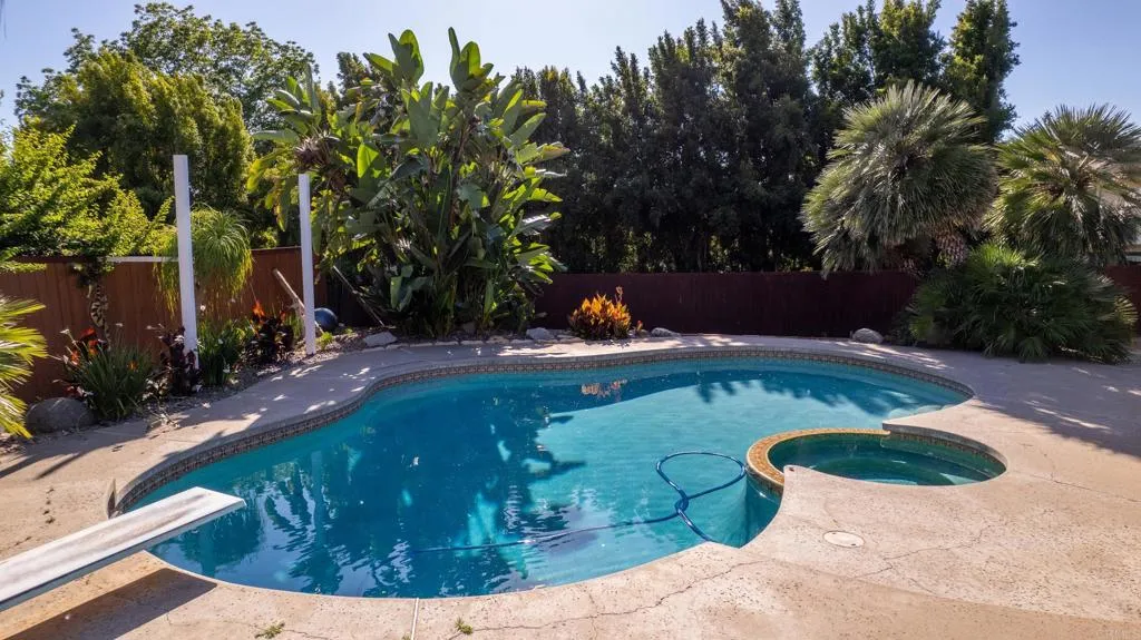 https://cdn.realtyfeed.com/cdn/127/306733288/5efbd6cd7e3b4f501972c6588285fec2.webp