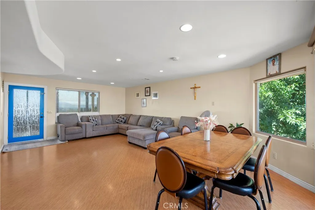 https://cdn.realtyfeed.com/cdn/127/306733297/9eab99eec4fcd5c4840ffda5cc75cb83.webp
