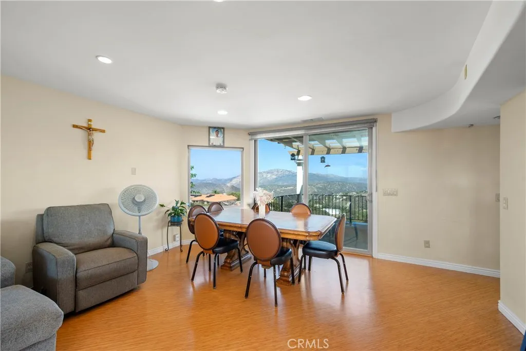 https://cdn.realtyfeed.com/cdn/127/306733297/ab1387f4968d3030d40af2295187602f.webp