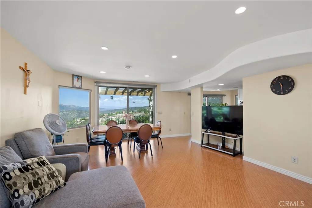 https://cdn.realtyfeed.com/cdn/127/306733297/c2c2e38c847d7cdaa2d248f3714ea7b1.webp