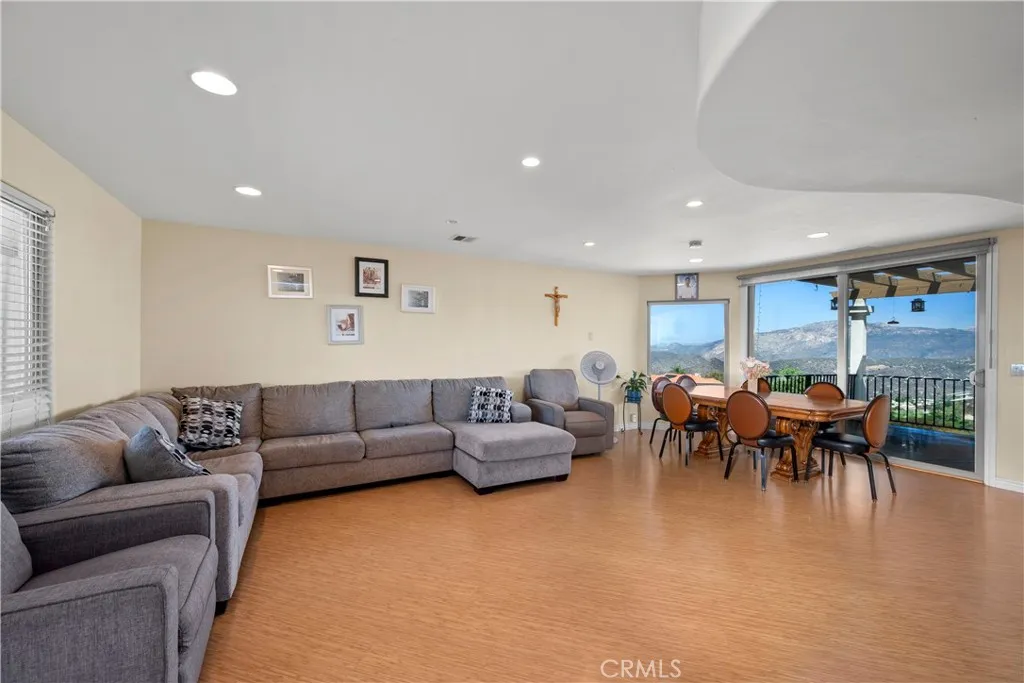 https://cdn.realtyfeed.com/cdn/127/306733297/eaa94f2a265d9e01a4e4b533104cb44d.webp