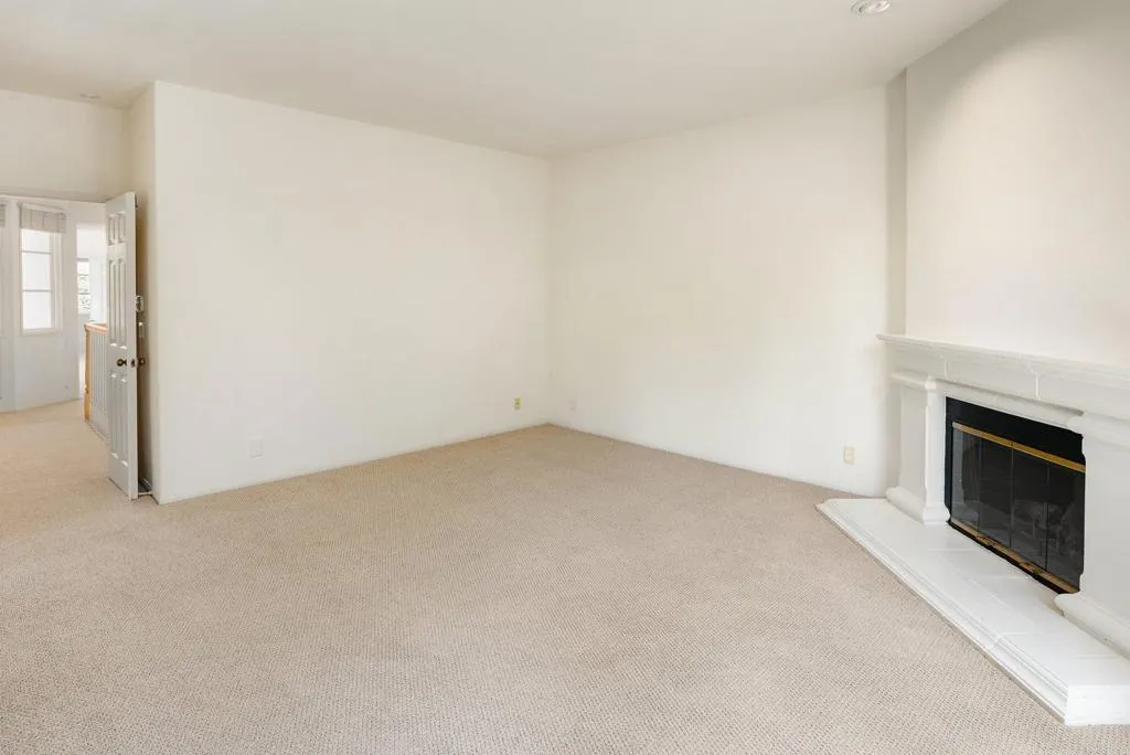 https://cdn.realtyfeed.com/cdn/127/306733341/9f6dc1200c0a4b1bb88e08a4d087cc7e.webp