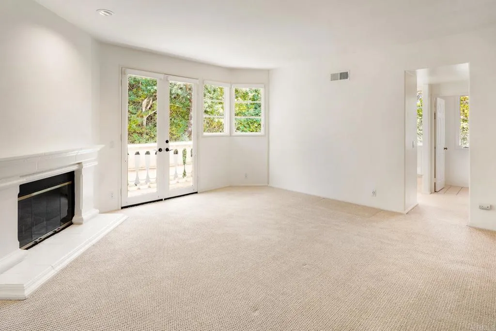 https://cdn.realtyfeed.com/cdn/127/306733341/c21da6020138beca4610f604997aa232.webp