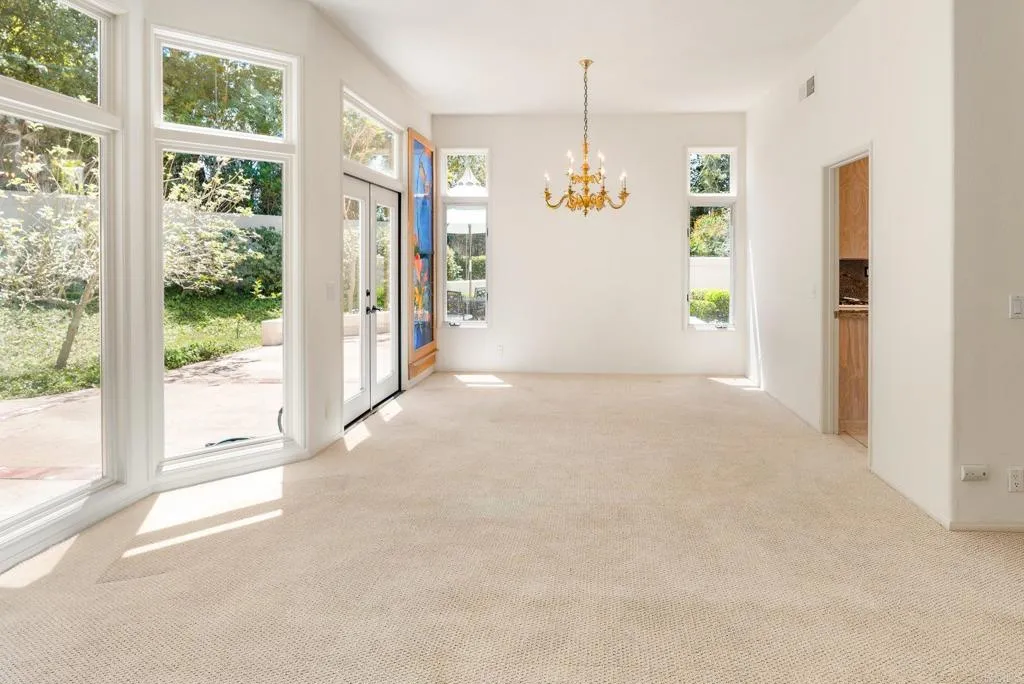 https://cdn.realtyfeed.com/cdn/127/306733341/cee2fd15028c12da68b6acf53a990225.webp