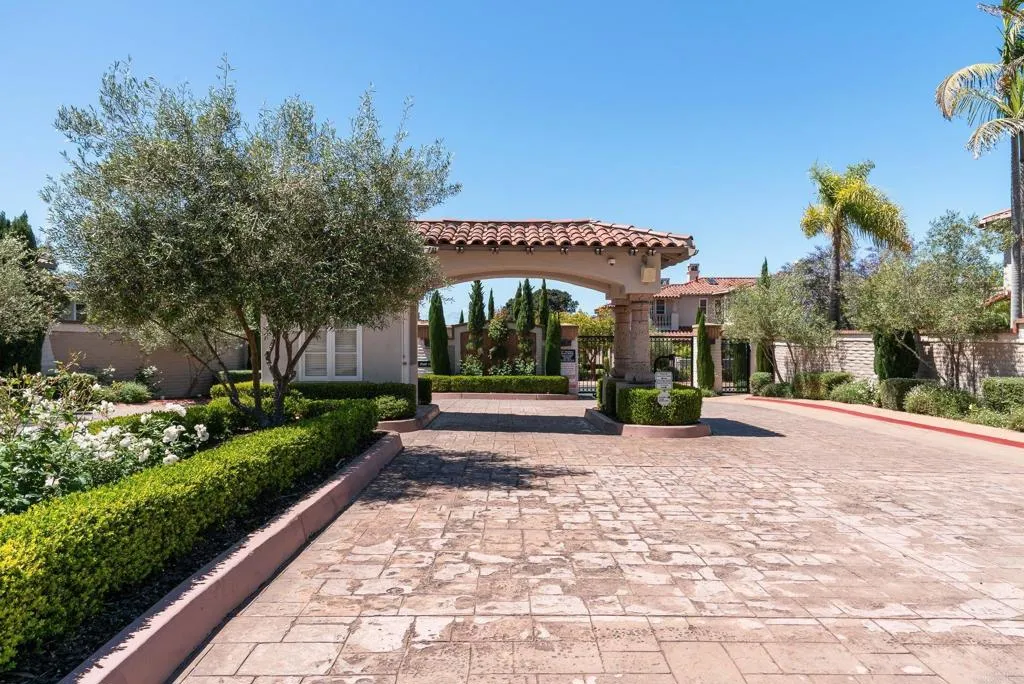 https://cdn.realtyfeed.com/cdn/127/306733341/fdf5af5cd2bc4fa9b63364d5bb670405.webp