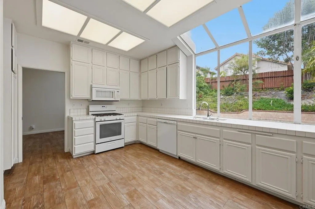 https://cdn.realtyfeed.com/cdn/127/306733355/44213ced028f04b088f854d056e9bf79.webp