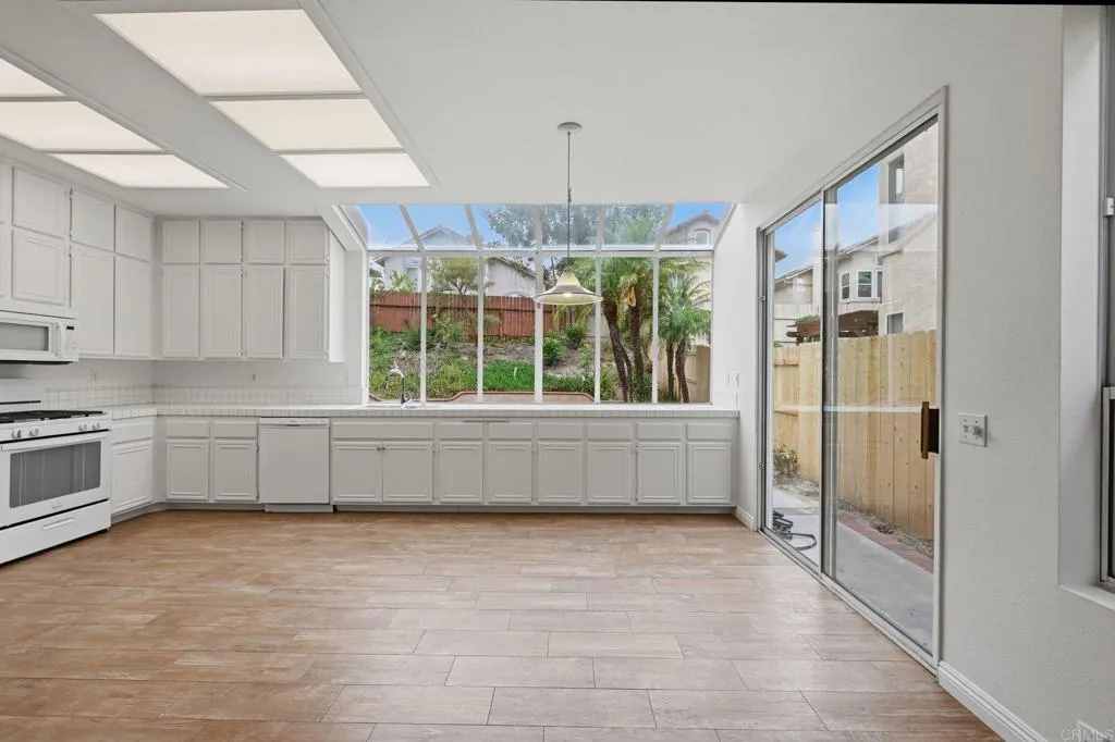 https://cdn.realtyfeed.com/cdn/127/306733355/4f0fb7ce88a374707ed8bcde19dea545.webp