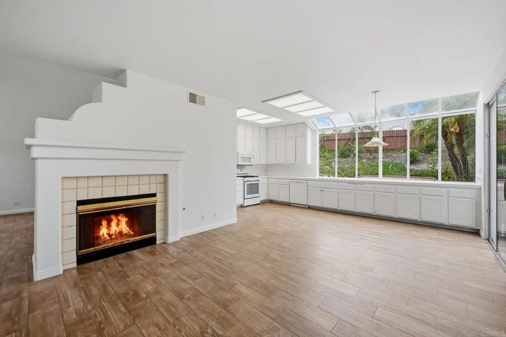 https://cdn.realtyfeed.com/cdn/127/306733355/522dcc35151c765af35b35b8ae1fd5d5.webp
