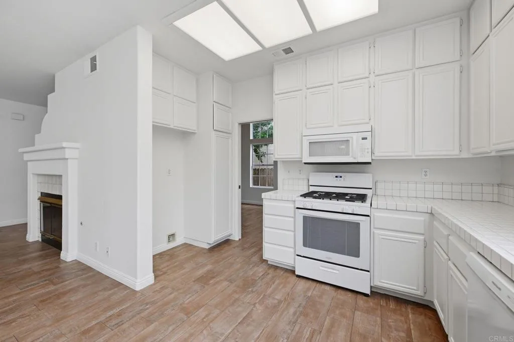 https://cdn.realtyfeed.com/cdn/127/306733355/fb6b1c520562606ff29e7aa396fcd46e.webp