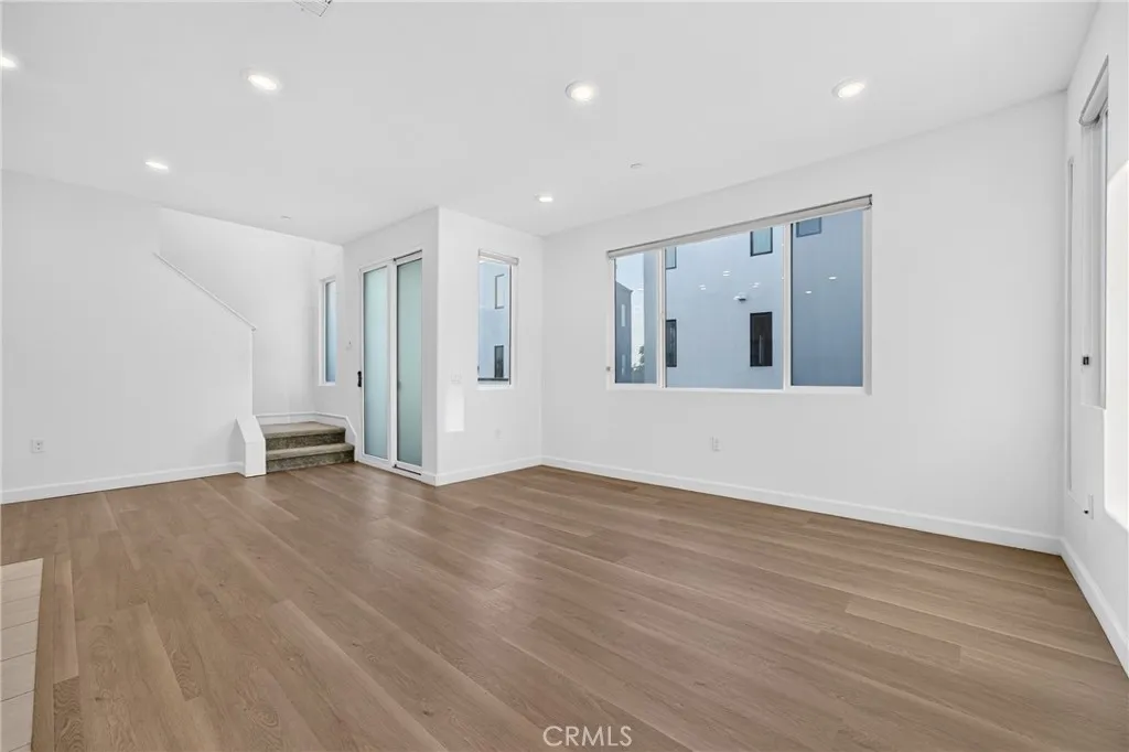 https://cdn.realtyfeed.com/cdn/127/306733399/03d6f3d4e1d20ac6ca3df033bd2568e8.webp