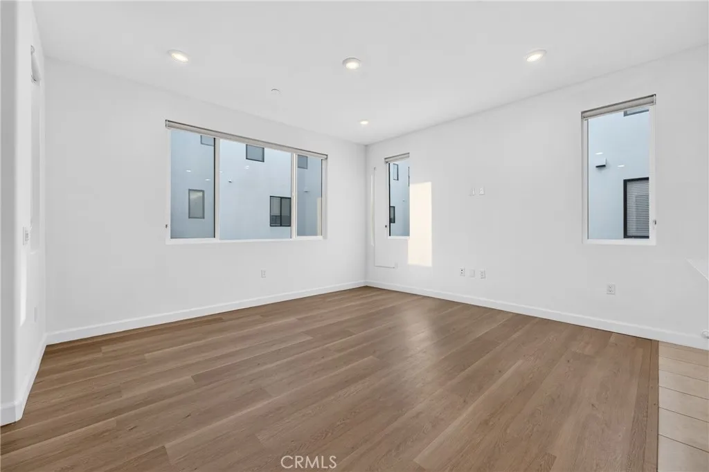 https://cdn.realtyfeed.com/cdn/127/306733399/2f422037dd1ccffb8def1456b6bd1502.webp