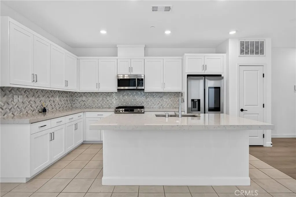 https://cdn.realtyfeed.com/cdn/127/306733399/37da43db323ee9e7ad1acfd83d151245.webp