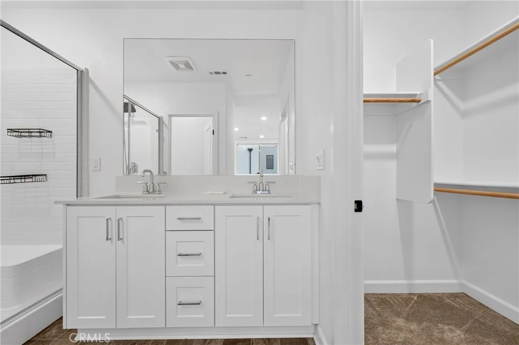 https://cdn.realtyfeed.com/cdn/127/306733399/52d2cfc05ad946bf7d48213f851cc528.webp