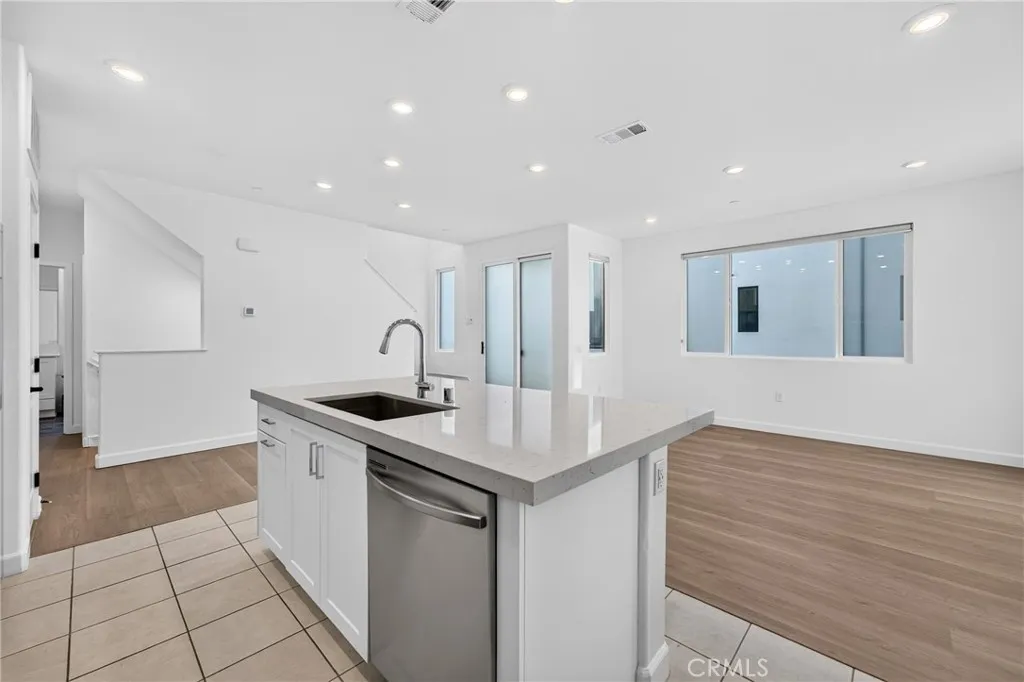 https://cdn.realtyfeed.com/cdn/127/306733399/74038b5b96ec2eca9099d364f2d5b9a9.webp