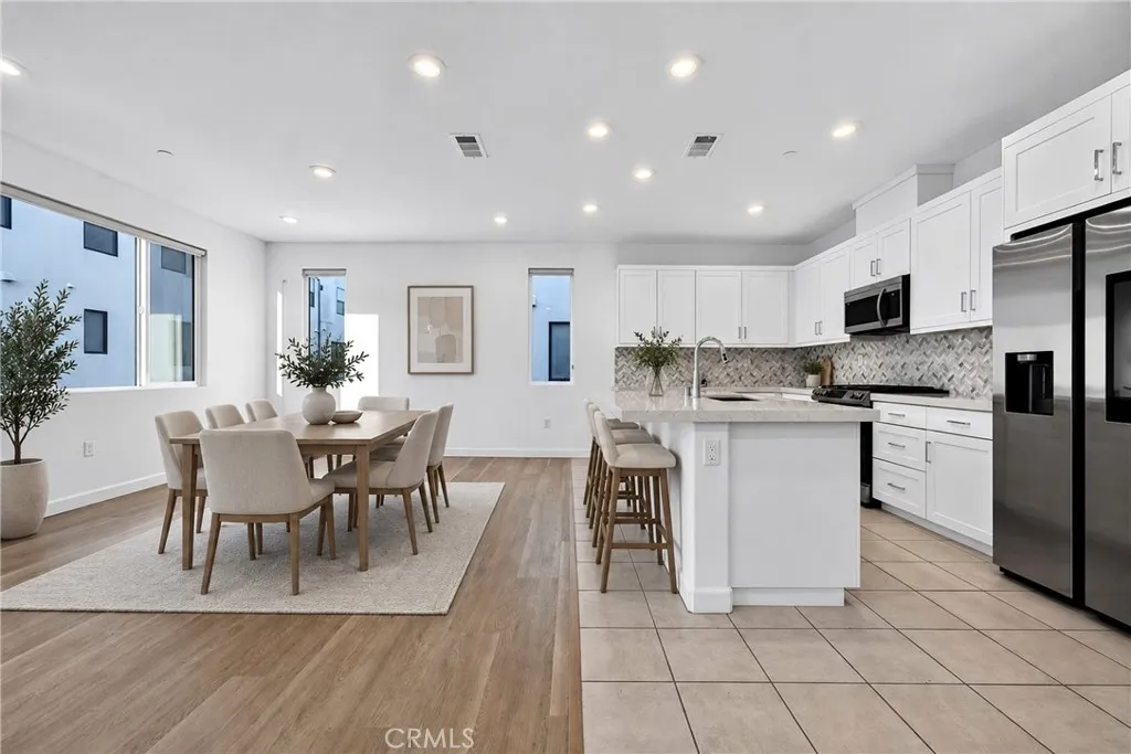 https://cdn.realtyfeed.com/cdn/127/306733399/8fb7c66a937f8a6a2f189bbf3c466723.webp